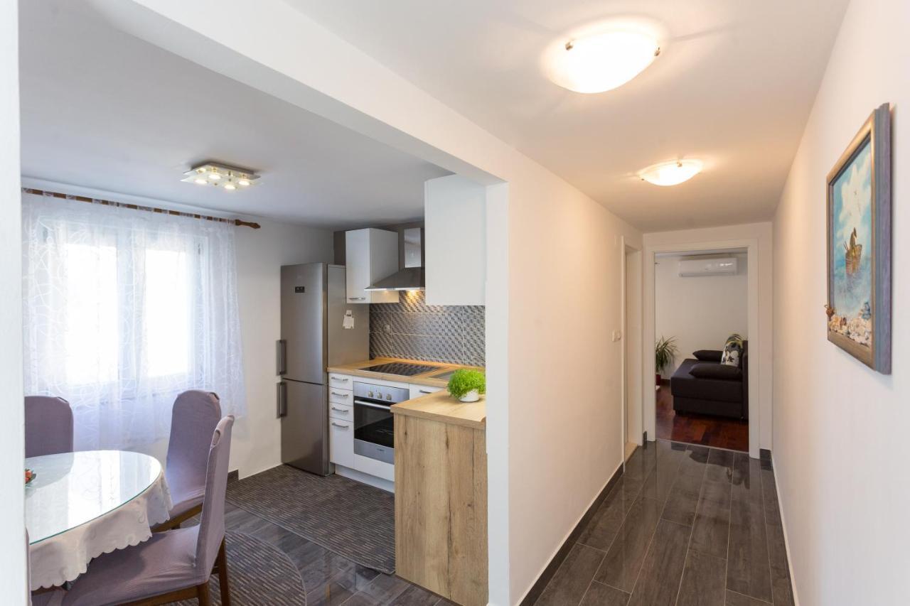 Apartments Lidija - Sea View Apartment With Exclusive Right Of Using Hot Tub Or Split Level Apartment With Exclusive Right Of Using Pool Podstrana Eksteriør billede