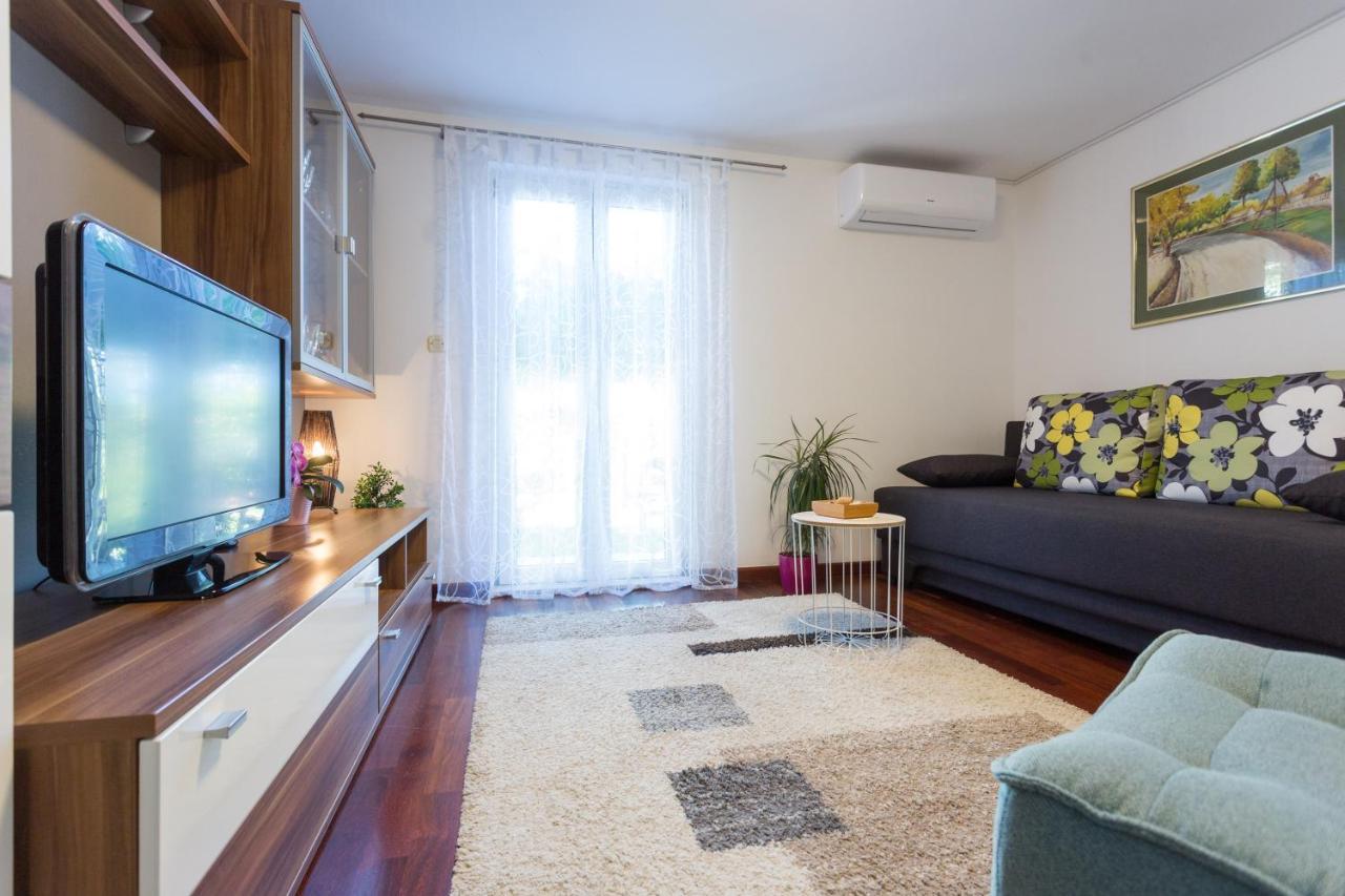 Apartments Lidija - Sea View Apartment With Exclusive Right Of Using Hot Tub Or Split Level Apartment With Exclusive Right Of Using Pool Podstrana Eksteriør billede
