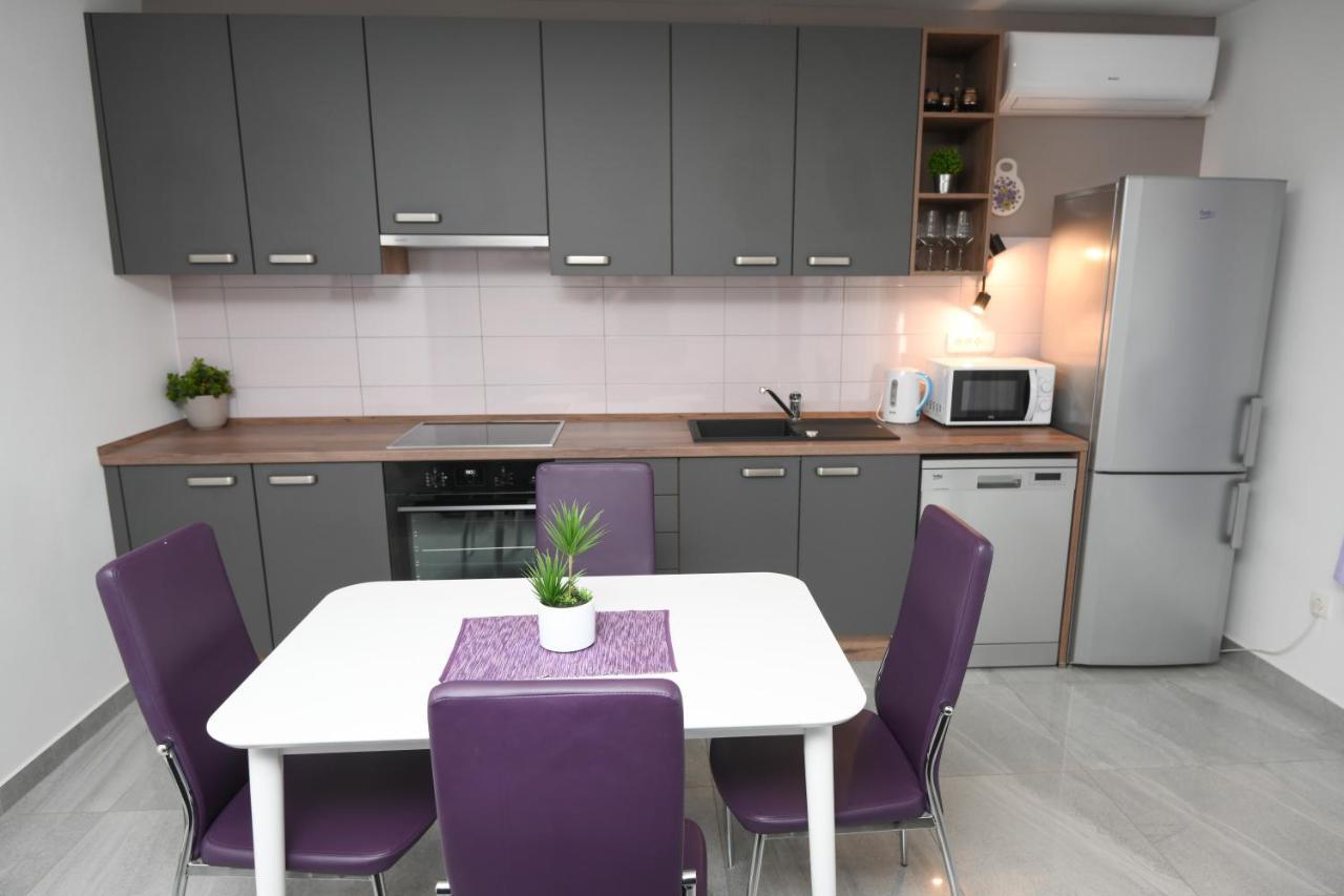 Apartments Lidija - Sea View Apartment With Exclusive Right Of Using Hot Tub Or Split Level Apartment With Exclusive Right Of Using Pool Podstrana Eksteriør billede