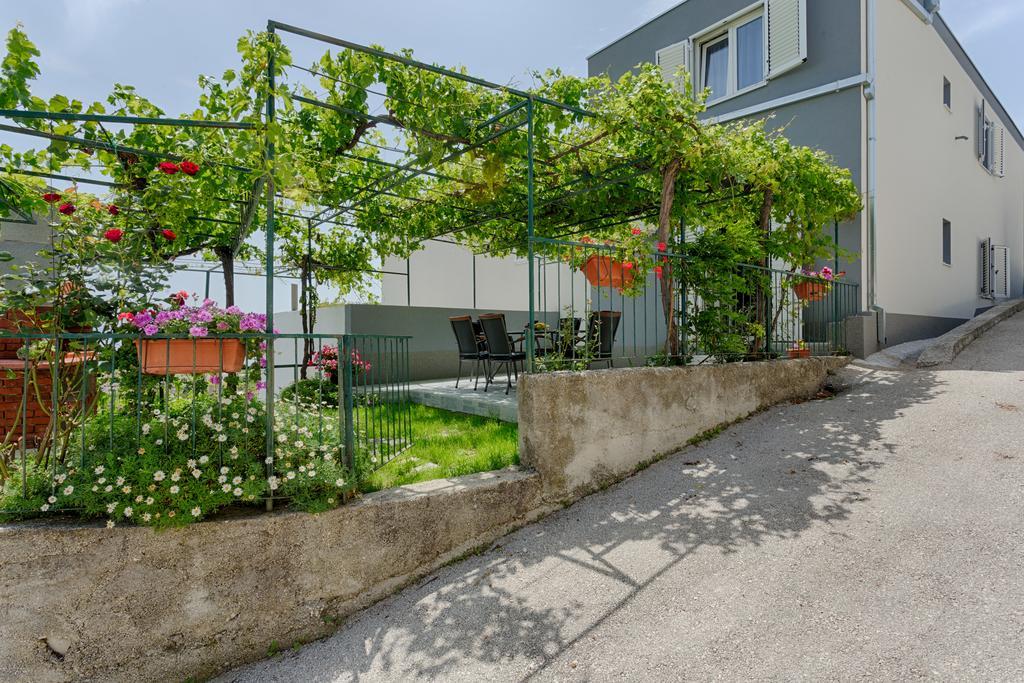 Apartments Lidija - Sea View Apartment With Exclusive Right Of Using Hot Tub Or Split Level Apartment With Exclusive Right Of Using Pool Podstrana Eksteriør billede