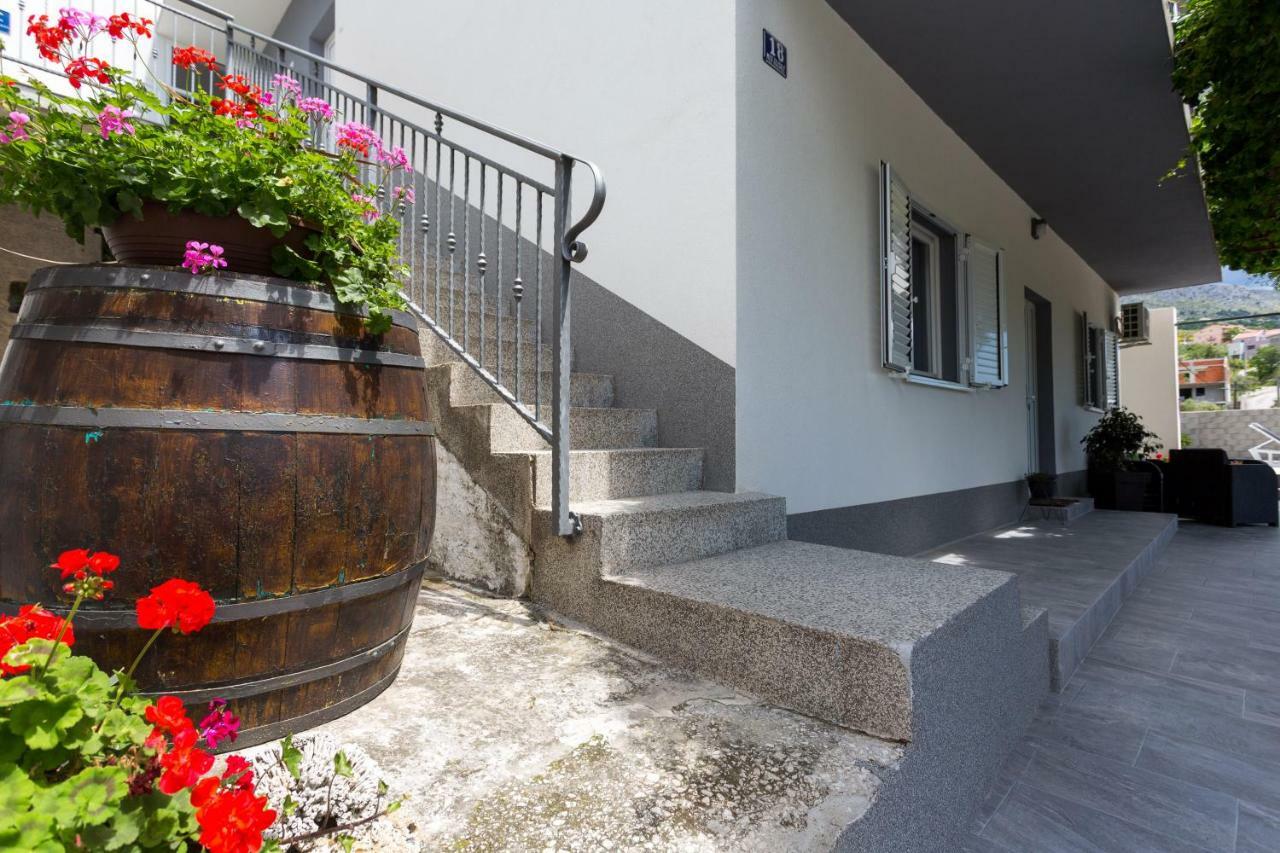Apartments Lidija - Sea View Apartment With Exclusive Right Of Using Hot Tub Or Split Level Apartment With Exclusive Right Of Using Pool Podstrana Eksteriør billede