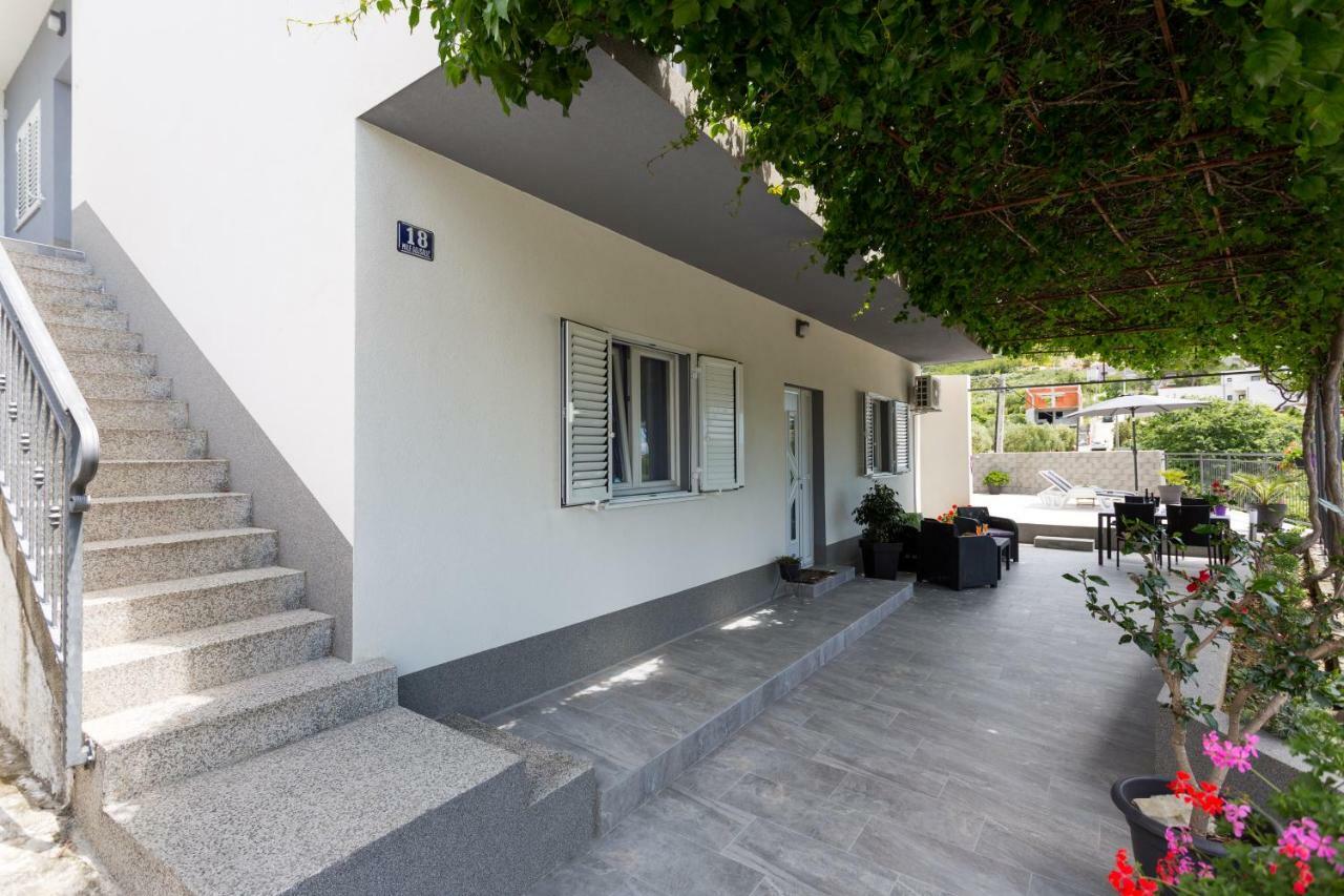 Apartments Lidija - Sea View Apartment With Exclusive Right Of Using Hot Tub Or Split Level Apartment With Exclusive Right Of Using Pool Podstrana Eksteriør billede
