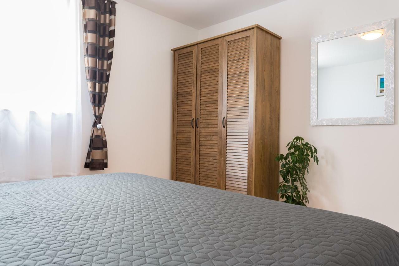 Apartments Lidija - Sea View Apartment With Exclusive Right Of Using Hot Tub Or Split Level Apartment With Exclusive Right Of Using Pool Podstrana Eksteriør billede